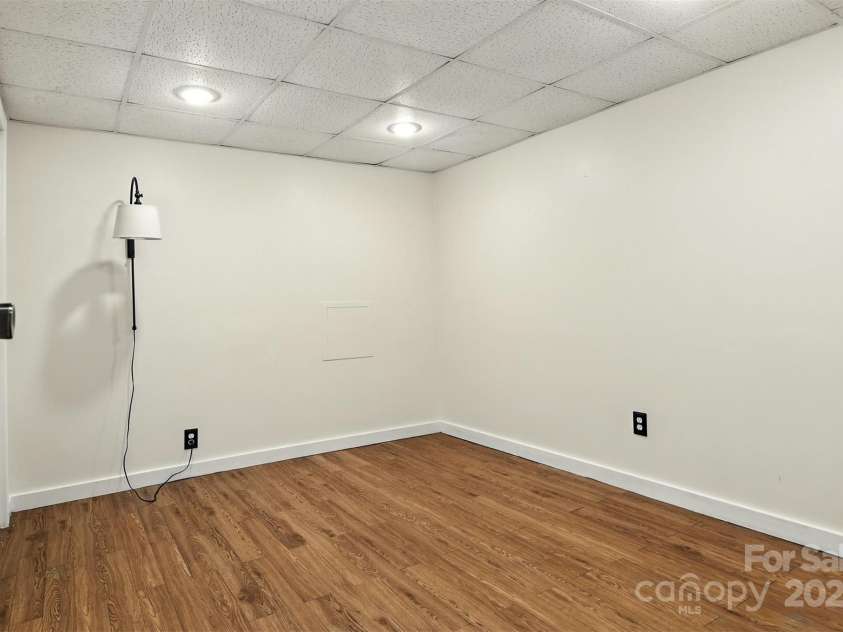 132 30th Avenue, Hickory, NC 28601.  MLS# CAR4288465, YatesRealty ID 845. 