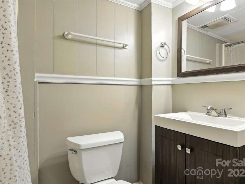 132 30th Avenue, Hickory, NC 28601.  MLS# CAR4288465, YatesRealty ID 845. 