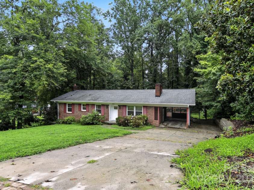 132 30th Avenue, Hickory, NC 28601.  MLS# CAR4288465, YatesRealty ID 845. 
