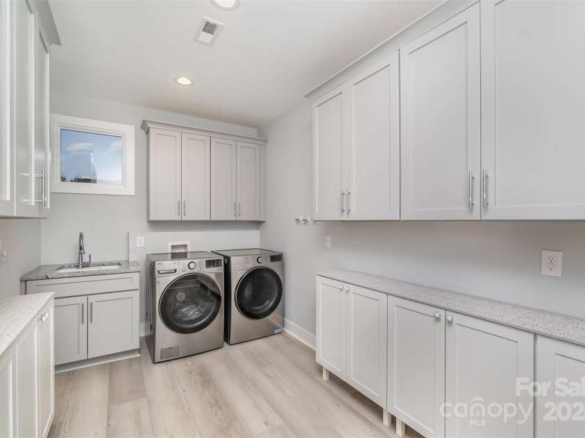 21205 Olde Quarry Lane, Cornelius, NC 28031.  MLS# CAR4198021, YatesRealty ID 8450. Upstairs laundry room.