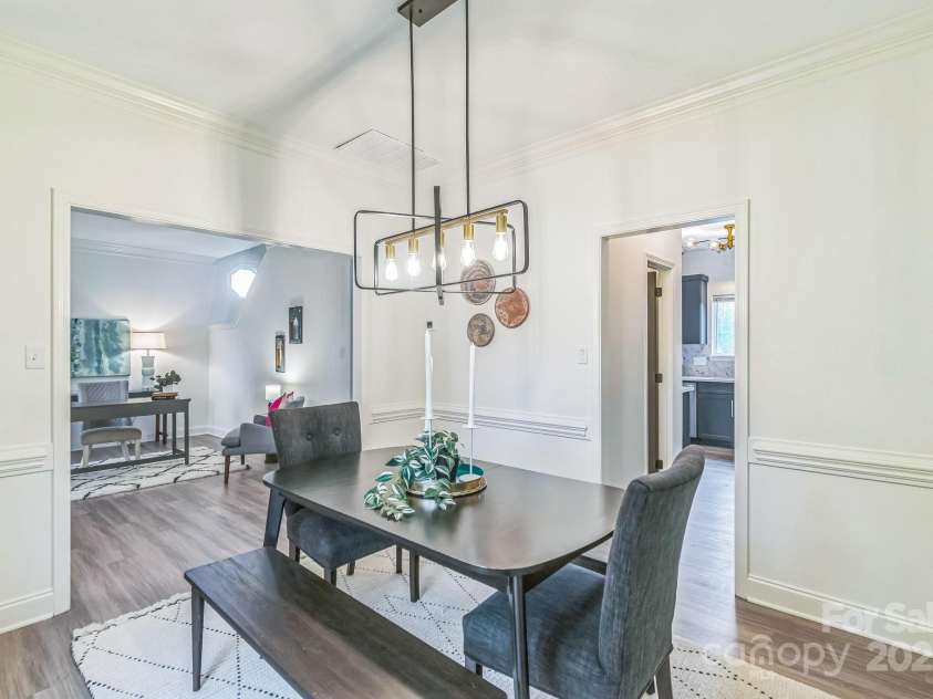 9509 Green Apple Drive, Charlotte, NC 28215.  MLS# CAR4206111, YatesRealty ID 8451. 