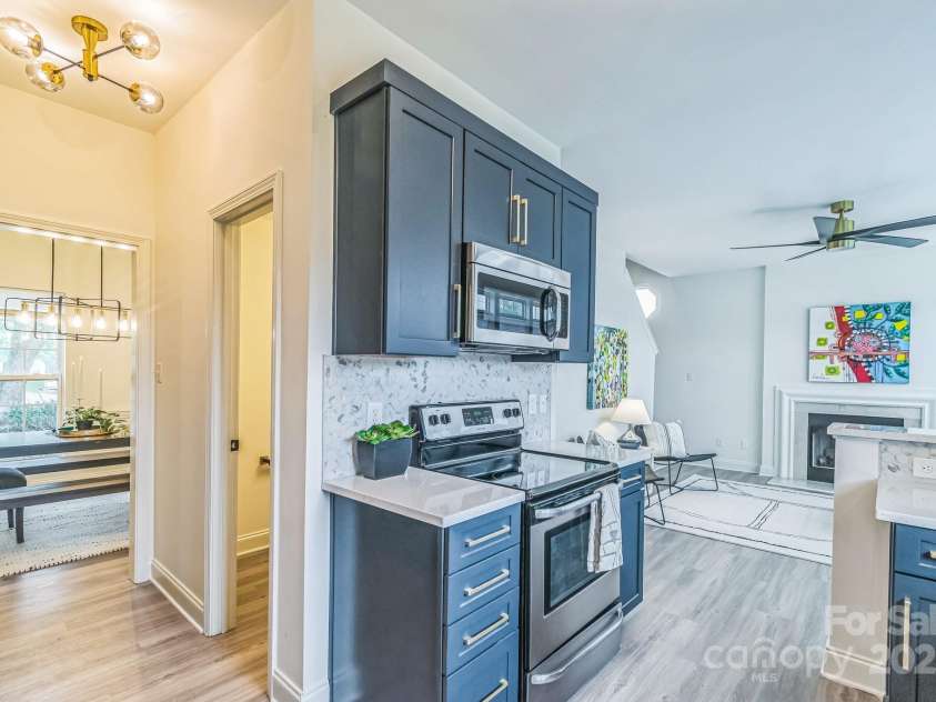 9509 Green Apple Drive, Charlotte, NC 28215.  MLS# CAR4206111, YatesRealty ID 8451. 