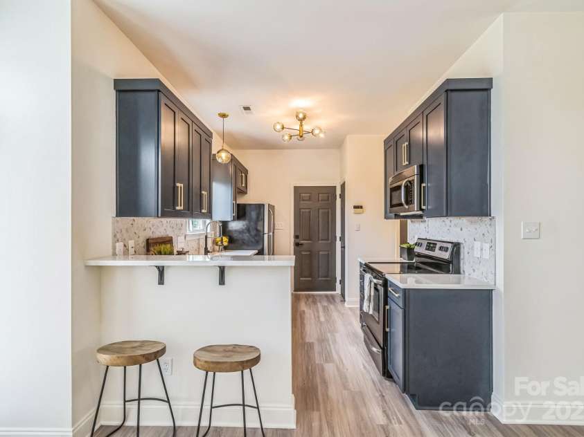 9509 Green Apple Drive, Charlotte, NC 28215.  MLS# CAR4206111, YatesRealty ID 8451. 