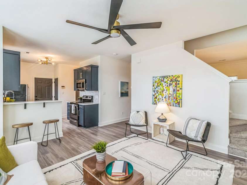 9509 Green Apple Drive, Charlotte, NC 28215.  MLS# CAR4206111, YatesRealty ID 8451. 