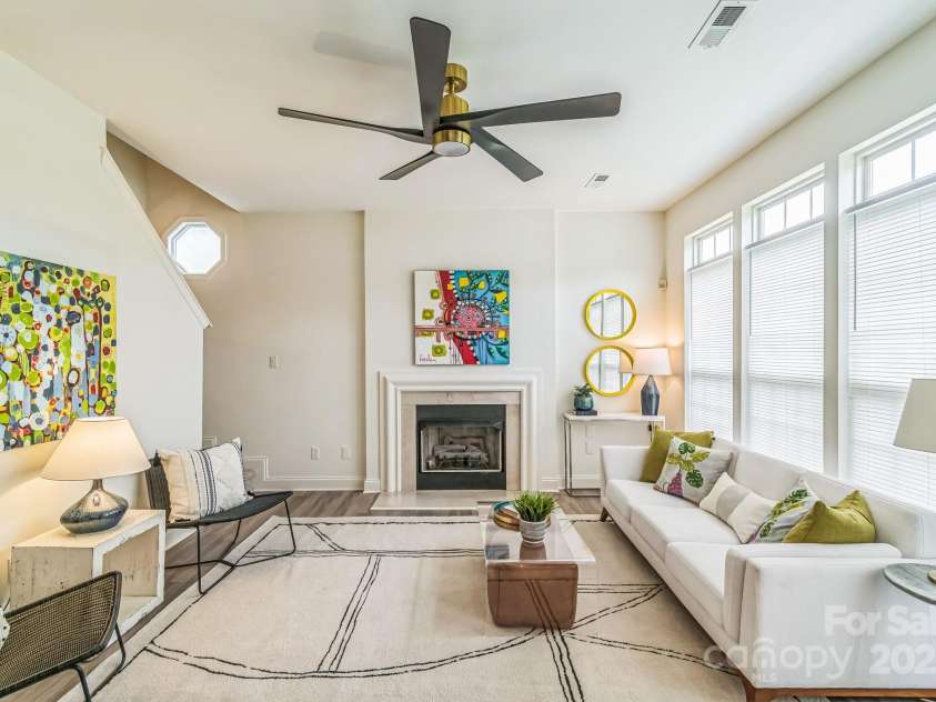 9509 Green Apple Drive, Charlotte, NC 28215.  MLS# CAR4206111, YatesRealty ID 8451. 