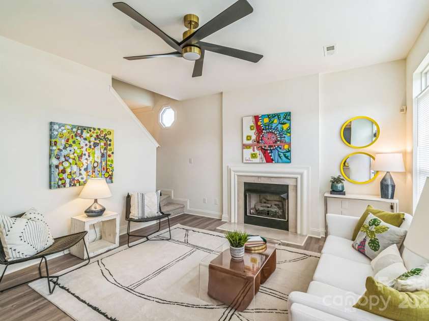 9509 Green Apple Drive, Charlotte, NC 28215.  MLS# CAR4206111, YatesRealty ID 8451. 