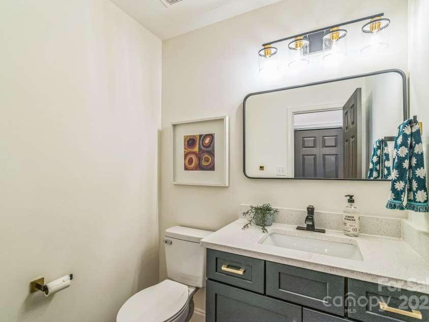 9509 Green Apple Drive, Charlotte, NC 28215.  MLS# CAR4206111, YatesRealty ID 8451. 