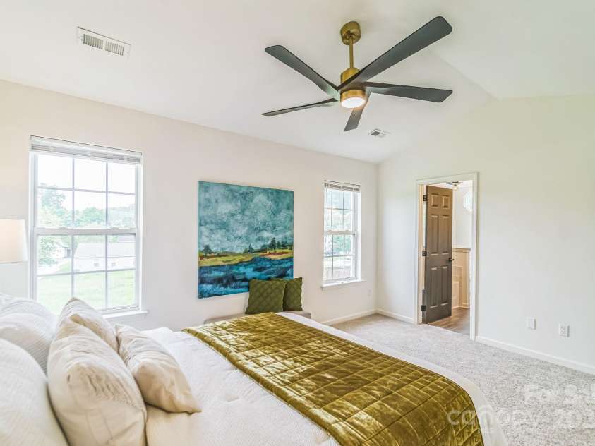 9509 Green Apple Drive, Charlotte, NC 28215.  MLS# CAR4206111, YatesRealty ID 8451. 