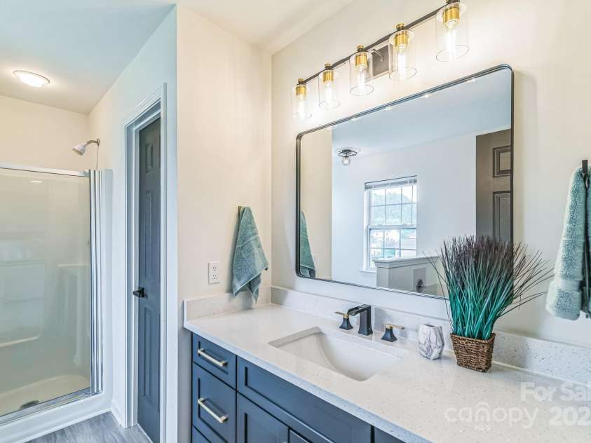 9509 Green Apple Drive, Charlotte, NC 28215.  MLS# CAR4206111, YatesRealty ID 8451. 
