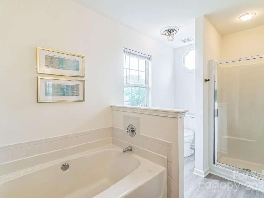 9509 Green Apple Drive, Charlotte, NC 28215.  MLS# CAR4206111, YatesRealty ID 8451. 