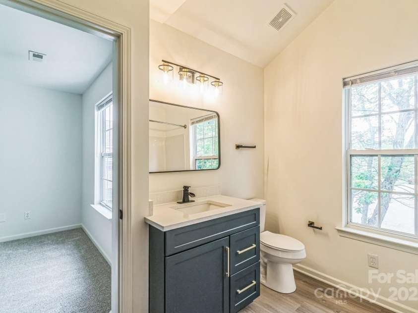 9509 Green Apple Drive, Charlotte, NC 28215.  MLS# CAR4206111, YatesRealty ID 8451. 