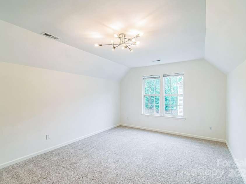 9509 Green Apple Drive, Charlotte, NC 28215.  MLS# CAR4206111, YatesRealty ID 8451. 