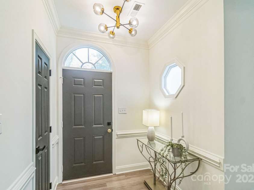 9509 Green Apple Drive, Charlotte, NC 28215.  MLS# CAR4206111, YatesRealty ID 8451. 