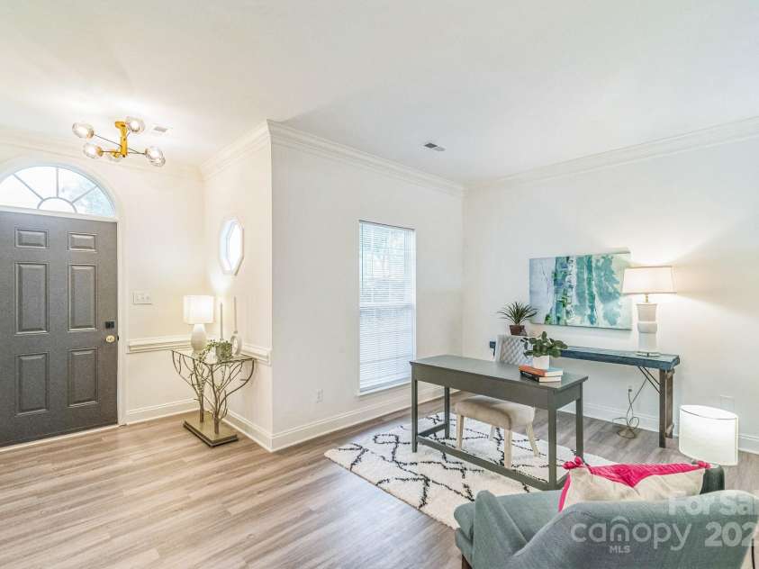 9509 Green Apple Drive, Charlotte, NC 28215.  MLS# CAR4206111, YatesRealty ID 8451. 
