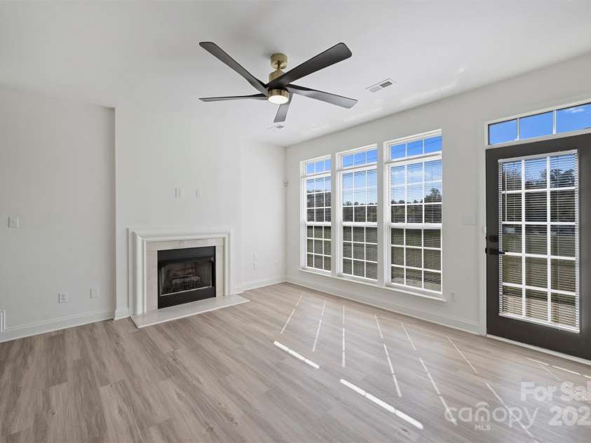 9509 Green Apple Drive, Charlotte, NC 28215.  MLS# CAR4314995, YatesRealty ID 8451. Great Room with gas log fireplace.