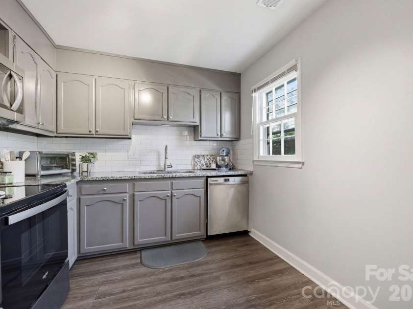 8033 Regent Park Lane, Charlotte, NC 28210.  MLS# CAR4359200, YatesRealty ID 8452. 
