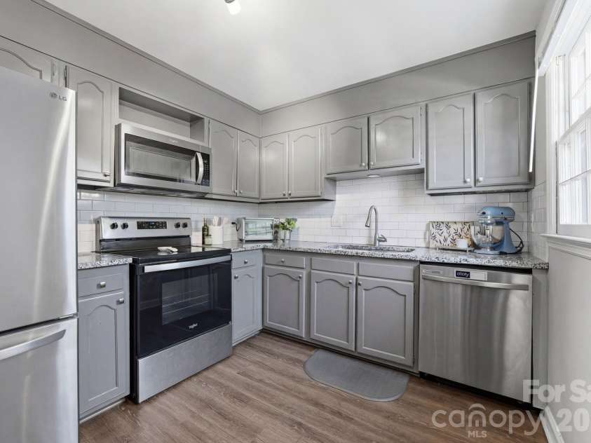 8033 Regent Park Lane, Charlotte, NC 28210.  MLS# CAR4359200, YatesRealty ID 8452. 