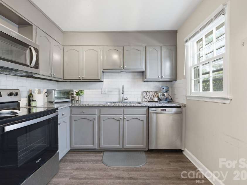 8033 Regent Park Lane, Charlotte, NC 28210.  MLS# CAR4359200, YatesRealty ID 8452. 