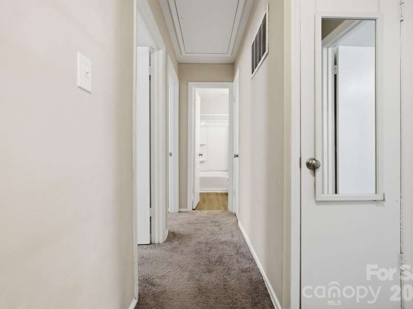 8033 Regent Park Lane, Charlotte, NC 28210.  MLS# CAR4359200, YatesRealty ID 8452. 
