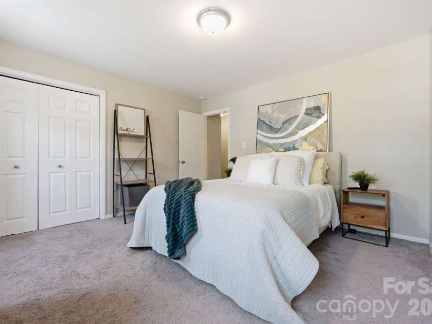 8033 Regent Park Lane, Charlotte, NC 28210.  MLS# CAR4359200, YatesRealty ID 8452. 