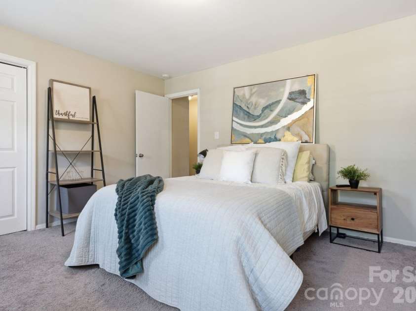8033 Regent Park Lane, Charlotte, NC 28210.  MLS# CAR4359200, YatesRealty ID 8452. 