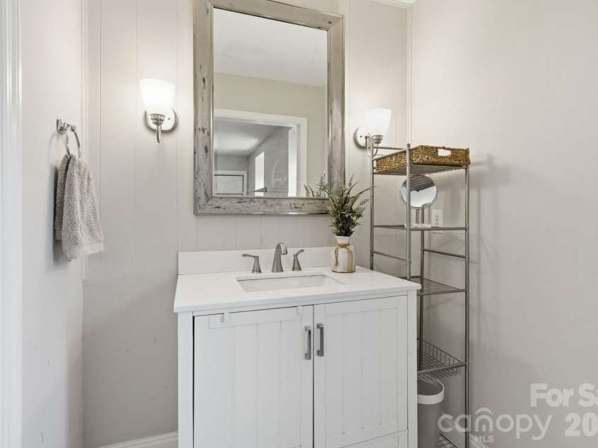 8033 Regent Park Lane, Charlotte, NC 28210.  MLS# CAR4359200, YatesRealty ID 8452. 