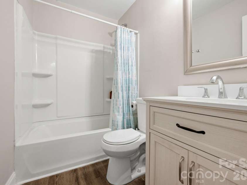 8033 Regent Park Lane, Charlotte, NC 28210.  MLS# CAR4359200, YatesRealty ID 8452. 