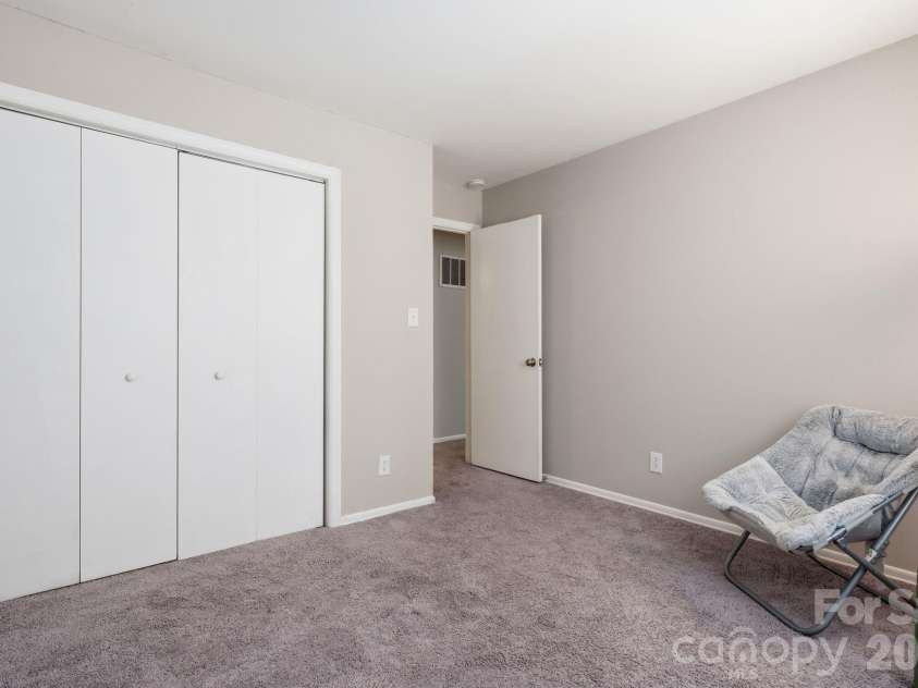 8033 Regent Park Lane, Charlotte, NC 28210.  MLS# CAR4359200, YatesRealty ID 8452. 