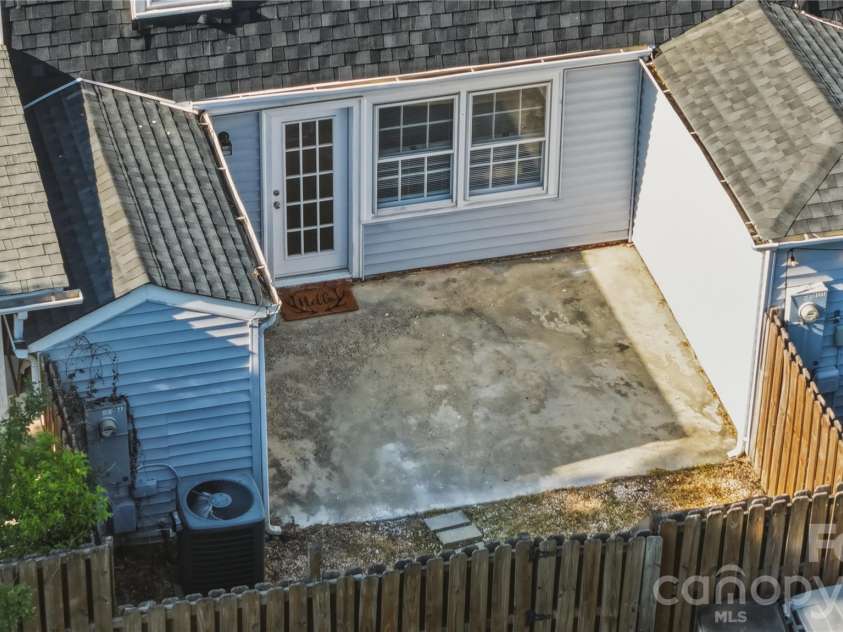 8033 Regent Park Lane, Charlotte, NC 28210.  MLS# CAR4359200, YatesRealty ID 8452. 