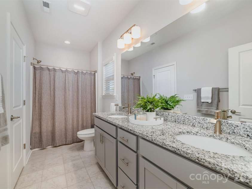 109 Crossvine Drive, Mooresville, NC 28117.  MLS# CAR4246209, YatesRealty ID 8453. 