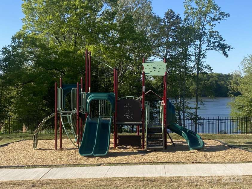 109 Crossvine Drive, Mooresville, NC 28117.  MLS# CAR4246209, YatesRealty ID 8453. 