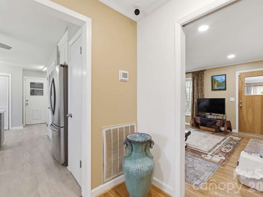 11715 Timber Ridge Road, Charlotte, NC 28213.  MLS# CAR4363078, YatesRealty ID 8453. 