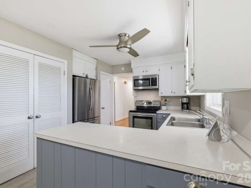 11715 Timber Ridge Road, Charlotte, NC 28213.  MLS# CAR4363078, YatesRealty ID 8453. 