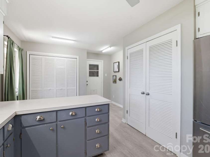 11715 Timber Ridge Road, Charlotte, NC 28213.  MLS# CAR4363078, YatesRealty ID 8453. 