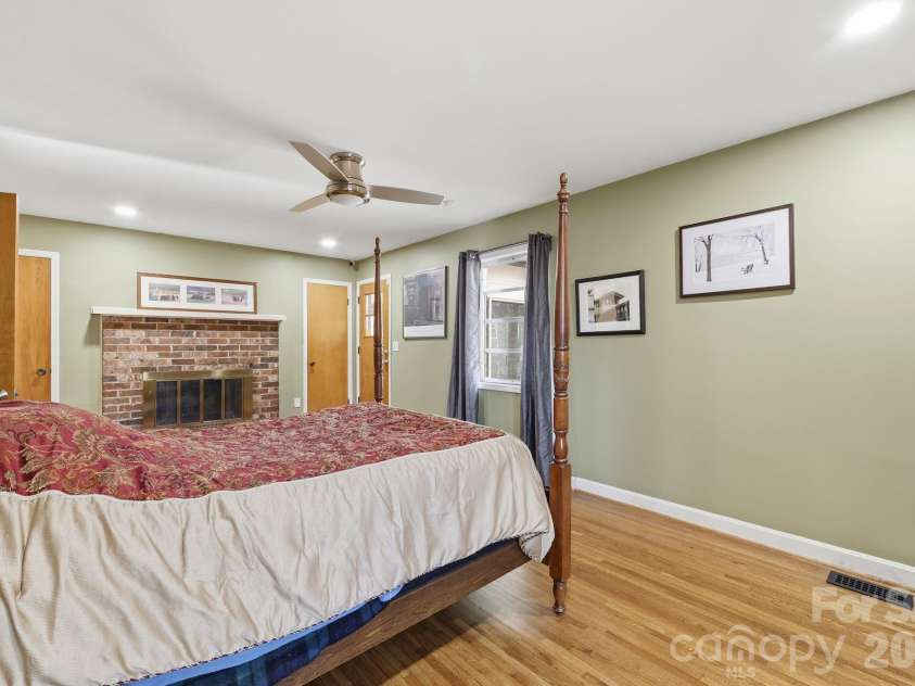 11715 Timber Ridge Road, Charlotte, NC 28213.  MLS# CAR4363078, YatesRealty ID 8453. 