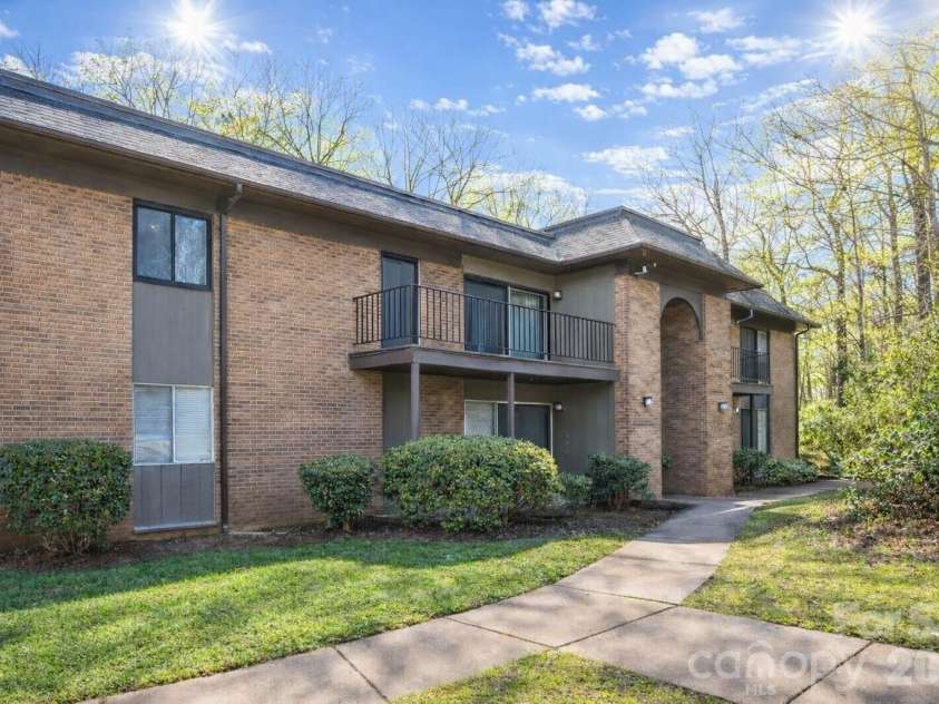 133 Orchard Trace Lane, Charlotte, NC 28213.  MLS# CAR4364475, YatesRealty ID 8455. 