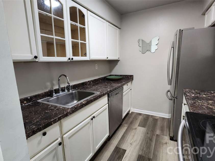 133 Orchard Trace Lane, Charlotte, NC 28213.  MLS# CAR4364475, YatesRealty ID 8455. Kitchen