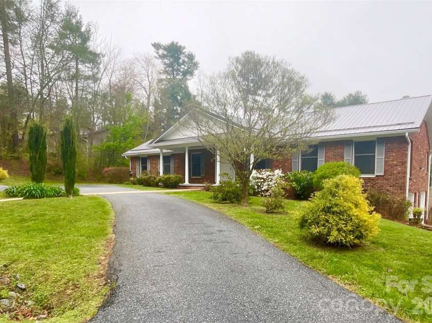 328 Melody Lane, Saluda, NC 28773.  MLS# CAR4282842, YatesRealty ID 8455. Springtime