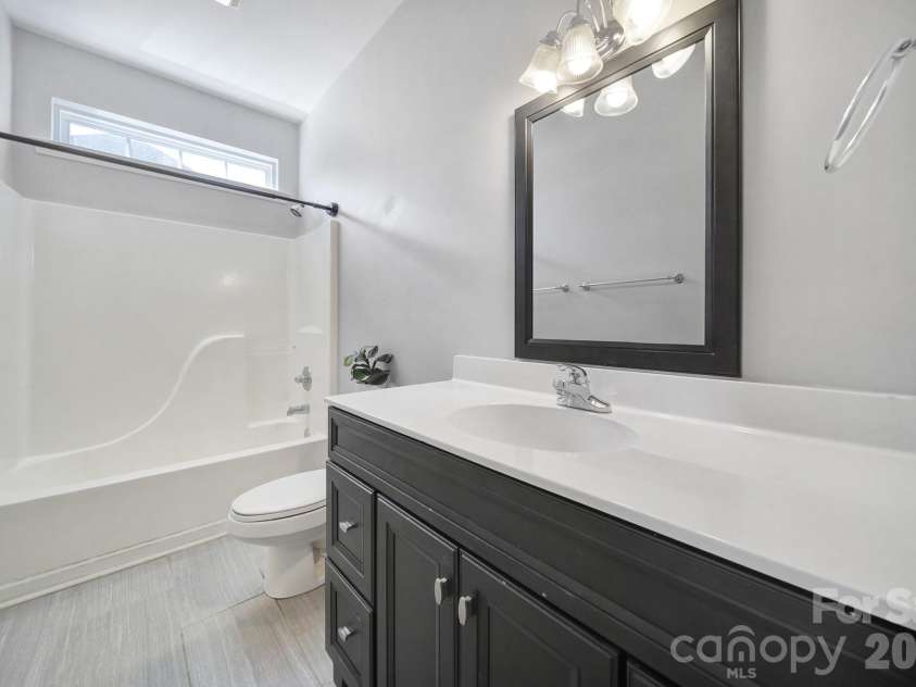 115 Lamplighter Lane, Mooresville, NC 28115.  MLS# CAR4351586, YatesRealty ID 8456. Full Bathroom