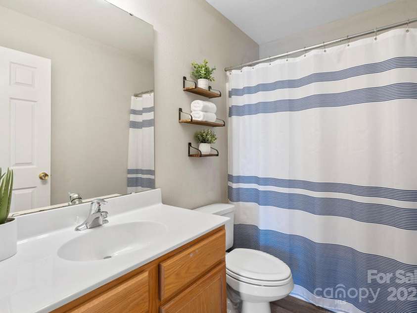 5622 Dartington Drive, Indian Land, SC 29707.  MLS# CAR4241040, YatesRealty ID 8456. A hallway full bathroom for the secondary bedrooms to share