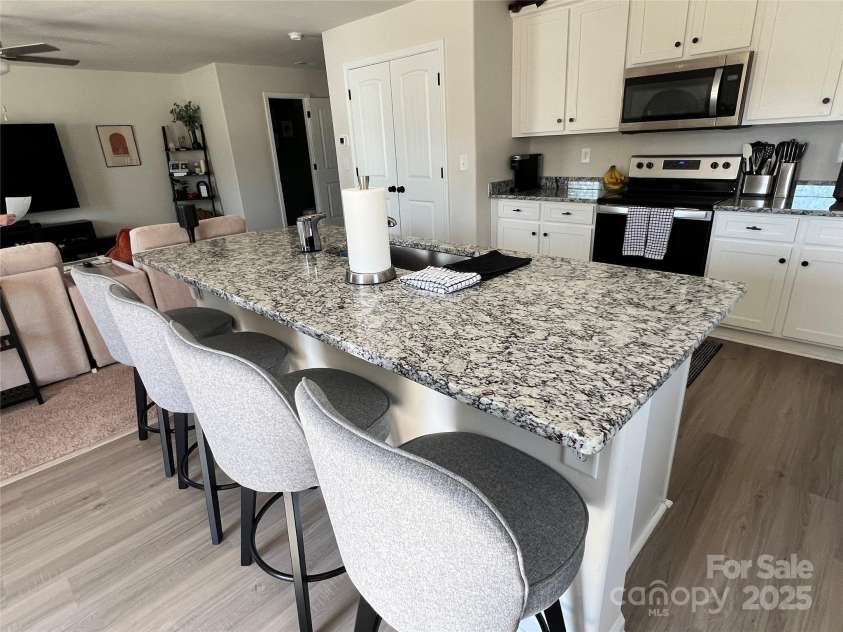 329 Aniston Lane, Shelby, NC 28152.  MLS# CAR4225961, YatesRealty ID 8457. Large Granite Countertop