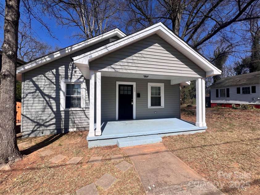 238 Coxe Avenue, Charlotte, NC 28208.  MLS# CAR4215769, YatesRealty ID 8458. 