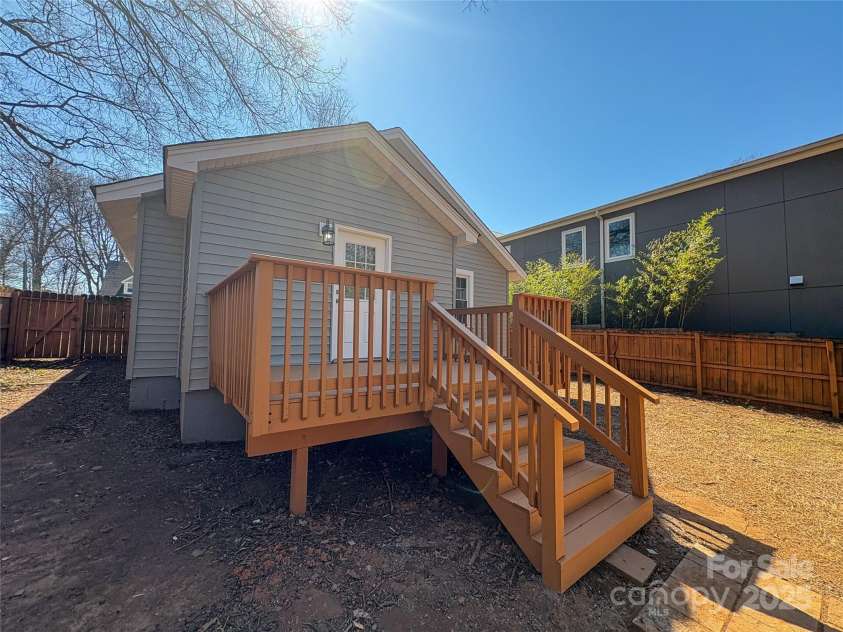 238 Coxe Avenue, Charlotte, NC 28208.  MLS# CAR4215769, YatesRealty ID 8458. 