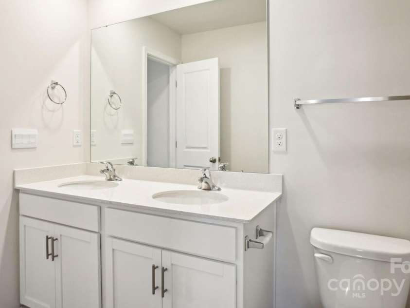 140 Meadow View Drive, Statesville, NC 28677.  MLS# CAR4251502, YatesRealty ID 8460. 