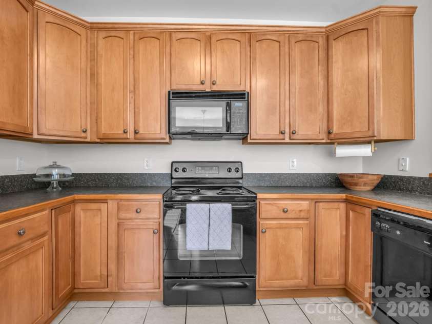 7 Saint Andrews Road, Arden, NC 28704.  MLS# CAR4304401, YatesRealty ID 8462. Enjoy cooking and baking in your kitchen.