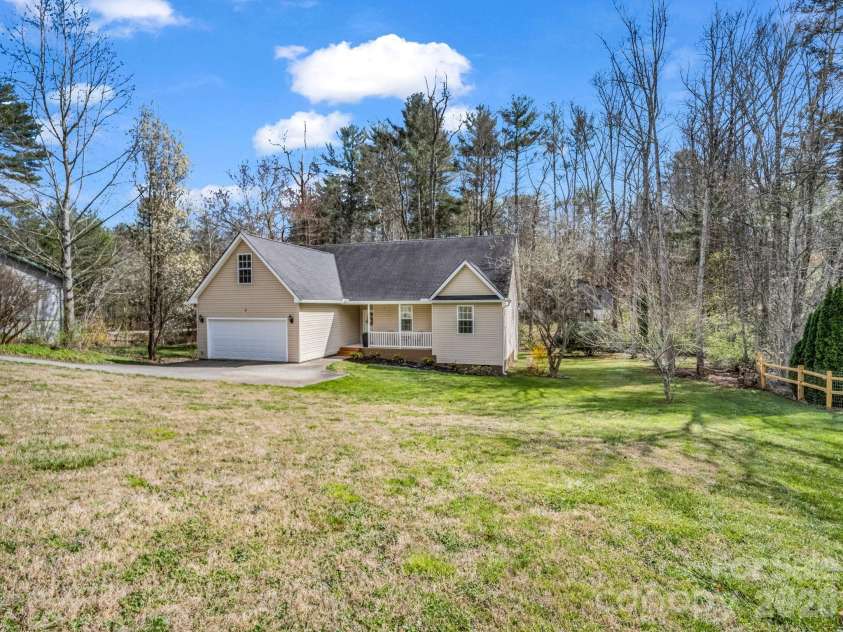 7 Saint Andrews Road, Arden, NC 28704.  MLS# CAR4304401, YatesRealty ID 8462. Spacious yard.