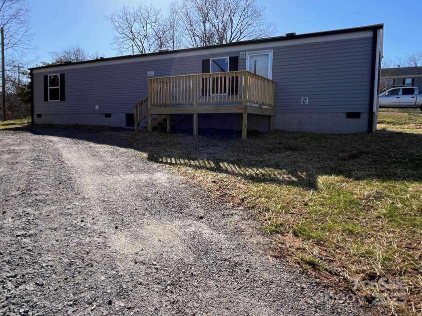 29 Francis Street, Marion, NC 28752.  MLS# CAR4232166, YatesRealty ID 8464. 