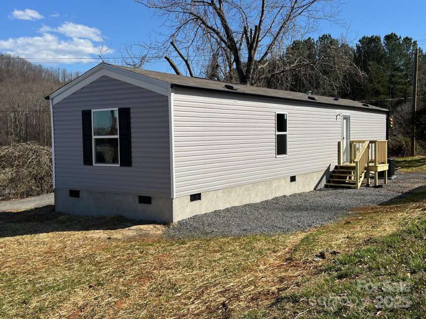 29 Francis Street, Marion, NC 28752.  MLS# CAR4232166, YatesRealty ID 8464. 