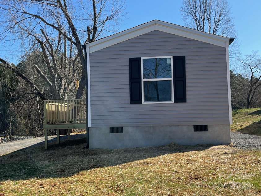 29 Francis Street, Marion, NC 28752.  MLS# CAR4232166, YatesRealty ID 8464. 