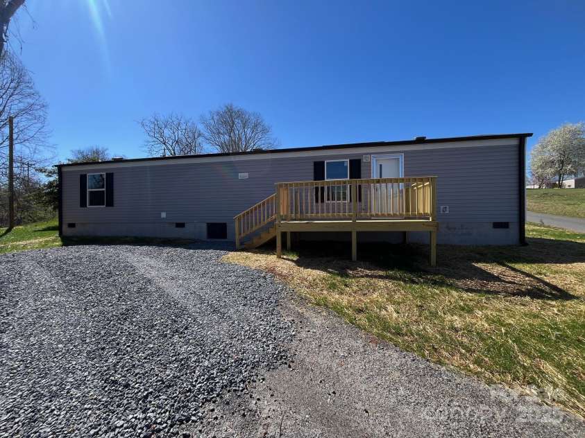 29 Francis Street, Marion, NC 28752.  MLS# CAR4232166, YatesRealty ID 8464. 